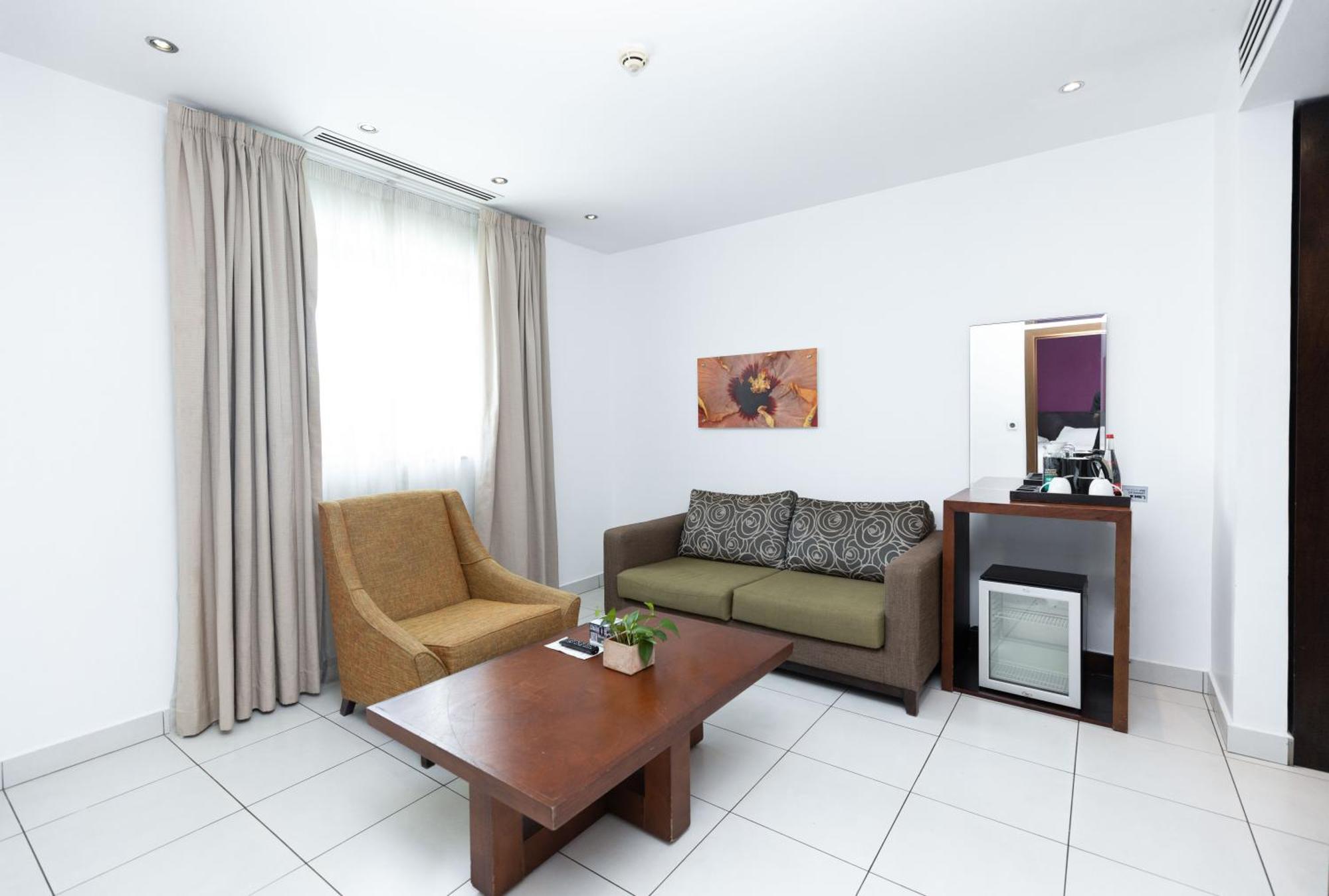 Ibis Styles Accra Airport Hotel Exterior foto
